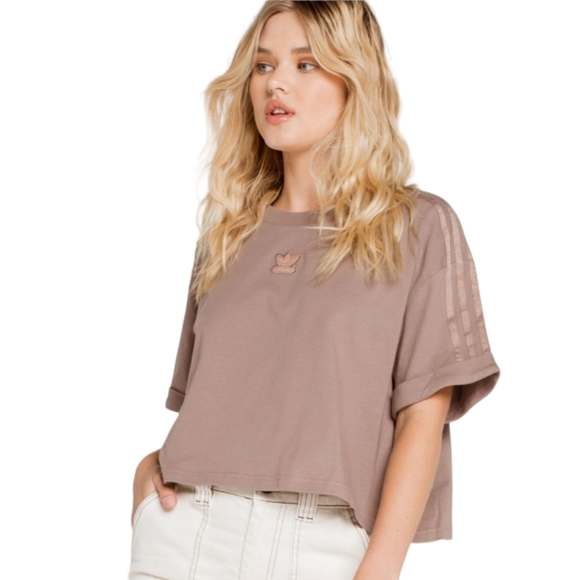 adidas Tops - Adidas Womens Cropped T With 3 Stiped Rolled Cuff Sleeve and Gold Detail Size 3X
